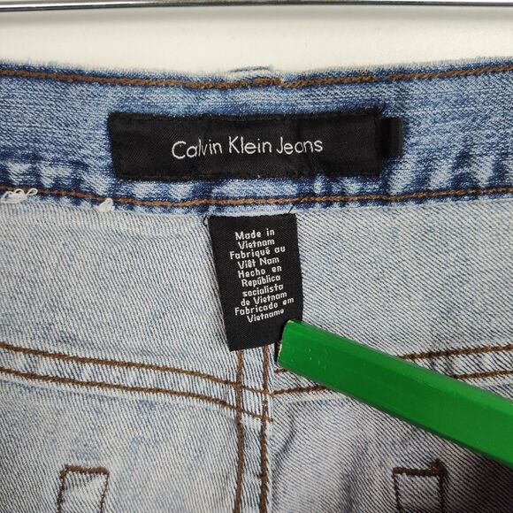 Calvin Klein Jeans Capri Jeans Women's Size 14 Blue Slight Distressing - Picture 10 of 13